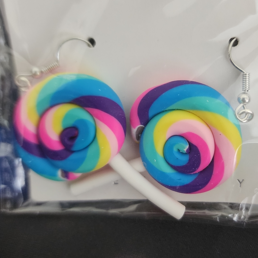 Earing - Picture 4 of 5
